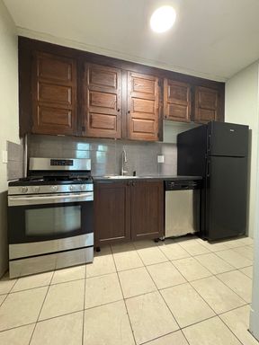 10% off first month's rent. Beautifully Remodeled 2 bedroom unit in charming Bradford MA