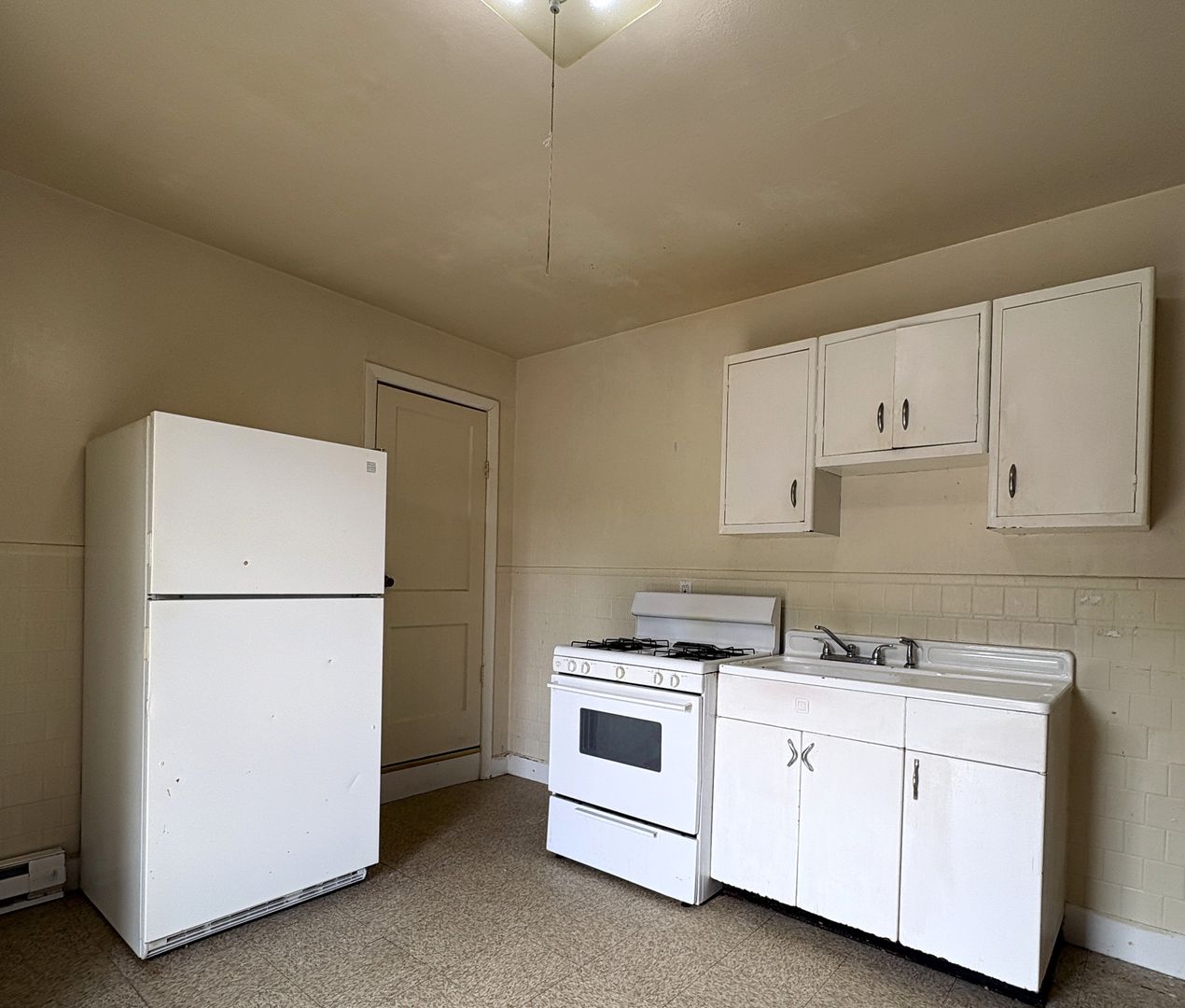 Lowell Apartment: 5 Ellis Avenue