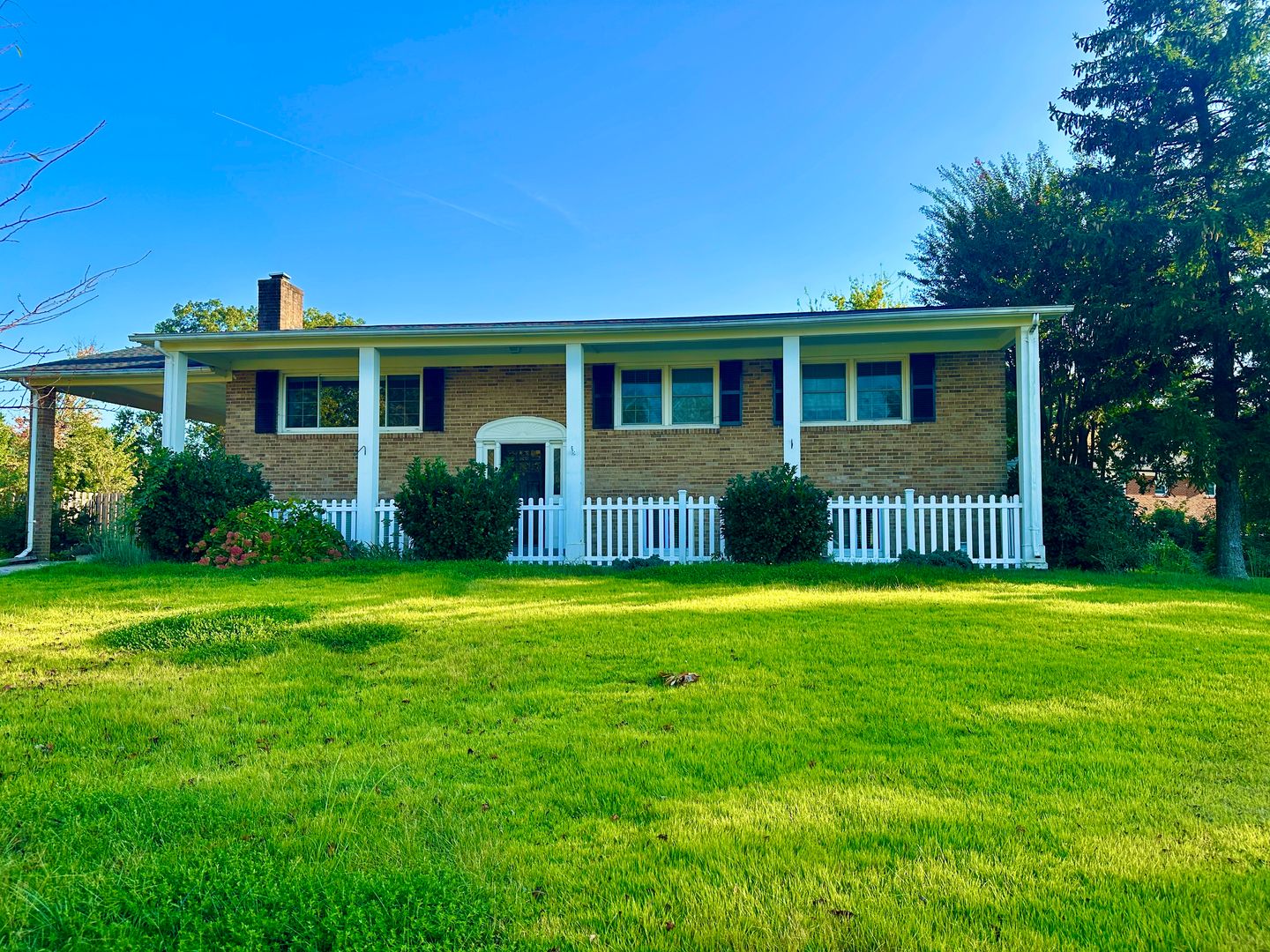 Fort Washington House: 311 Lourdes Dr
