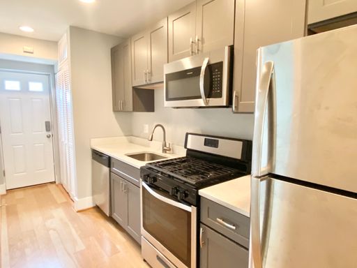 1 Bed 1 Bath! Pets Welcome! Parking! – photo 1