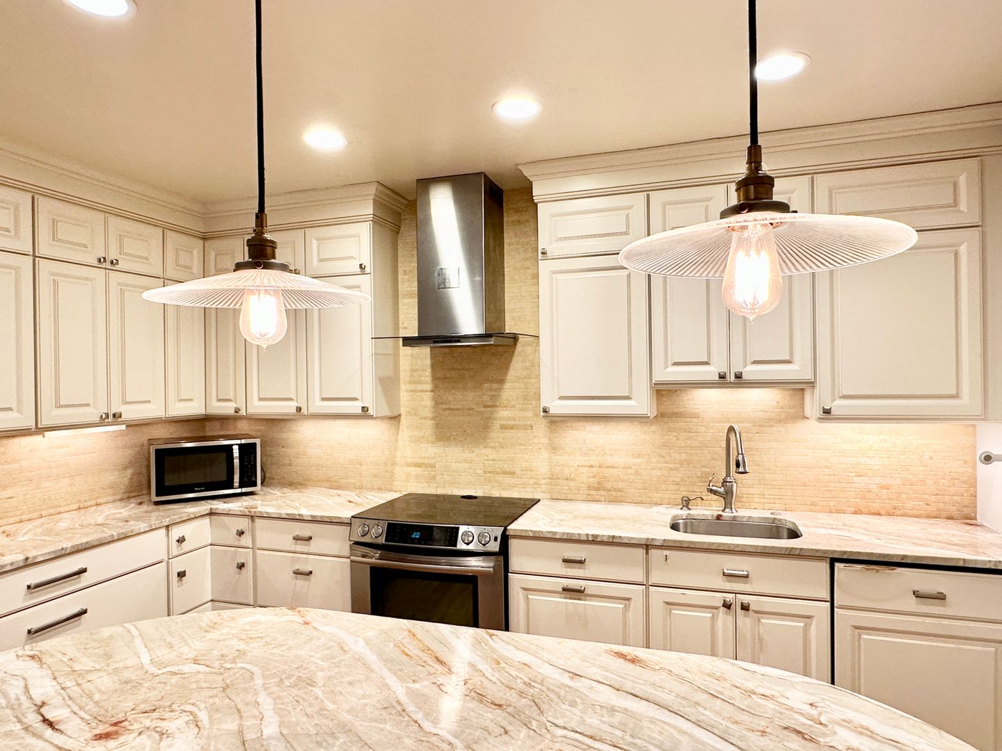 Washington House: 3273 D Sutton Pl, NW