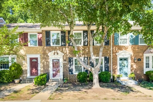 Move-In Ready Alexandria Townhome | Parking & Private Outdoor Space – photo 1