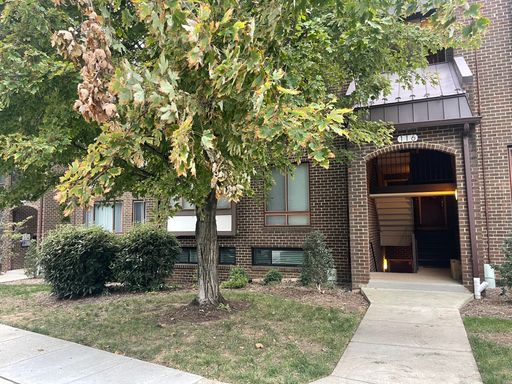 Updated 2-Bedroom Condo Near Old Town Alexandria – photo 1