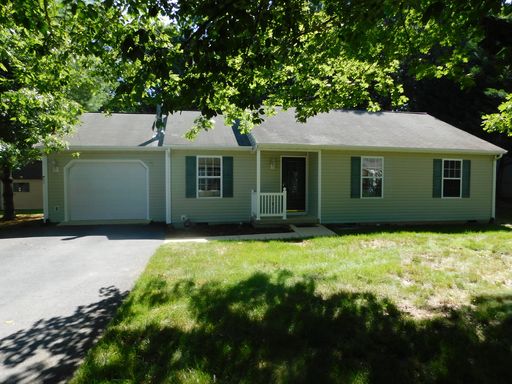 3 Bed 2 Bath Stuarts Draft Home w/ Garage on Cul-De-Sac!