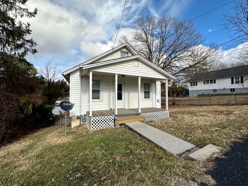 2 Bed, 1 Bath House In Waynesboro For Rent!