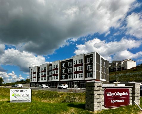 2 Bedroom, 2.5 Bathroom Apartment in Weyers Cave With Additonal Den Space!