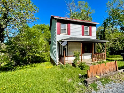 2 Bed, 1 Bath House Close to Downtown Staunton