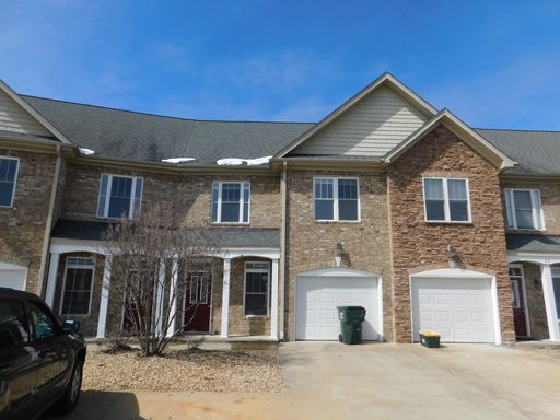4 Bed, 3.5 Bath Fishersville Condo For Rent!