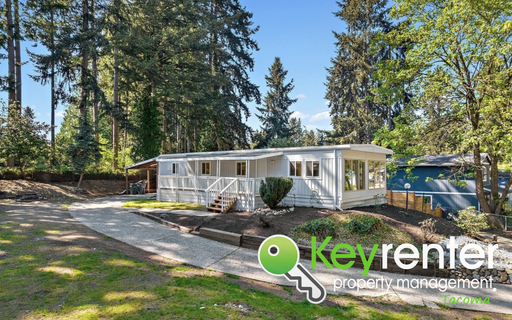 Cozy 2-Bedroom Bonney Lake Rental Home on Large Lot in Secluded Community!