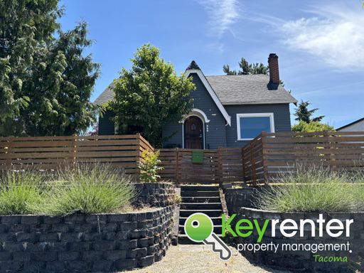Multi-Level 3Bed/1Bath Gorgeous Home in Tacoma! – photo 1