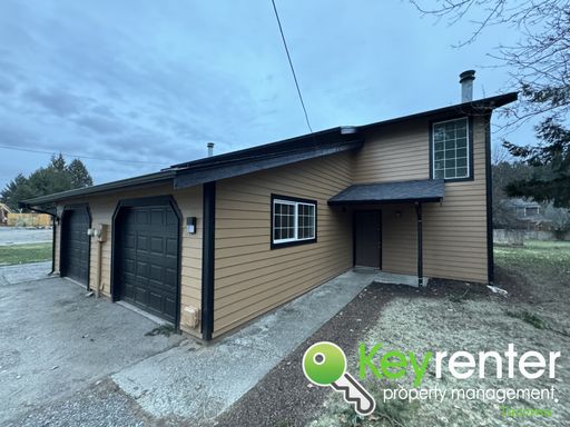 Spanaway Sensational Multi-Level Duplex! – photo 1