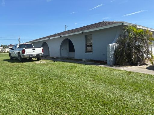 Roomy 2-Bed/2-Bath Cape Coral – Easy Access, Private Yard – photo 1