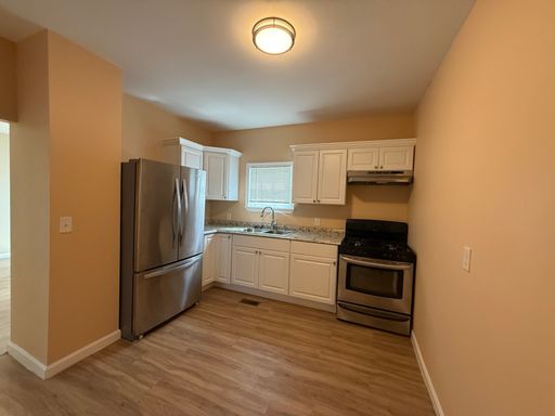 Newly upgraded 3 bedroom Downtown Manchester – photo 1