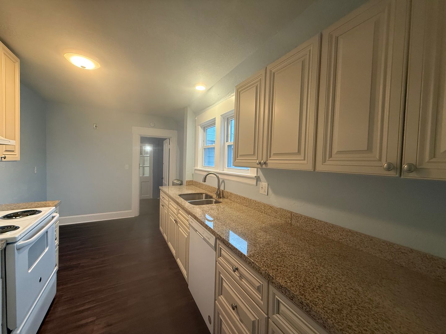 Manchester Apartment: 597 Beech Street
