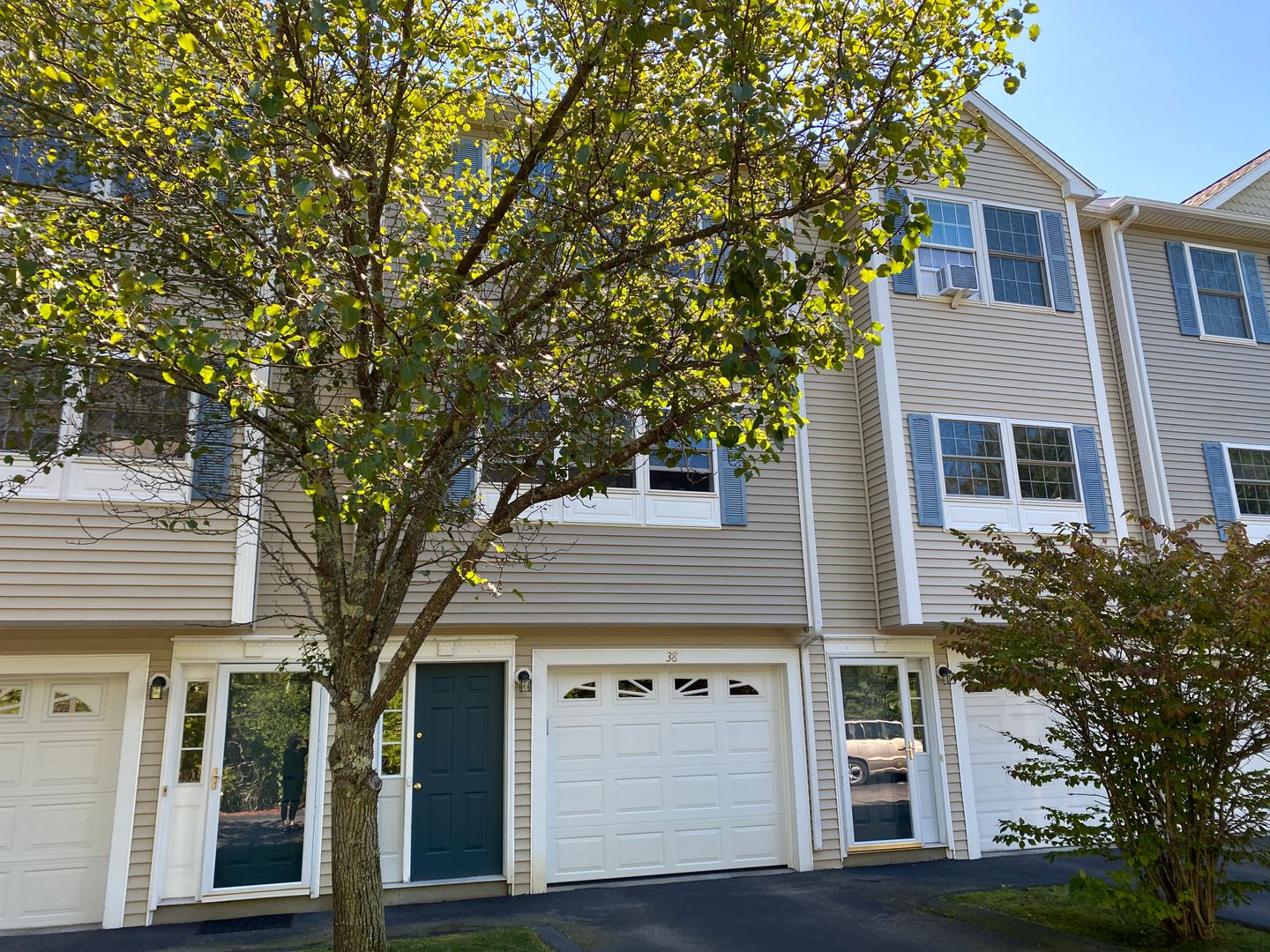 Manchester House: 1029 S Mammoth Rd Unit 38