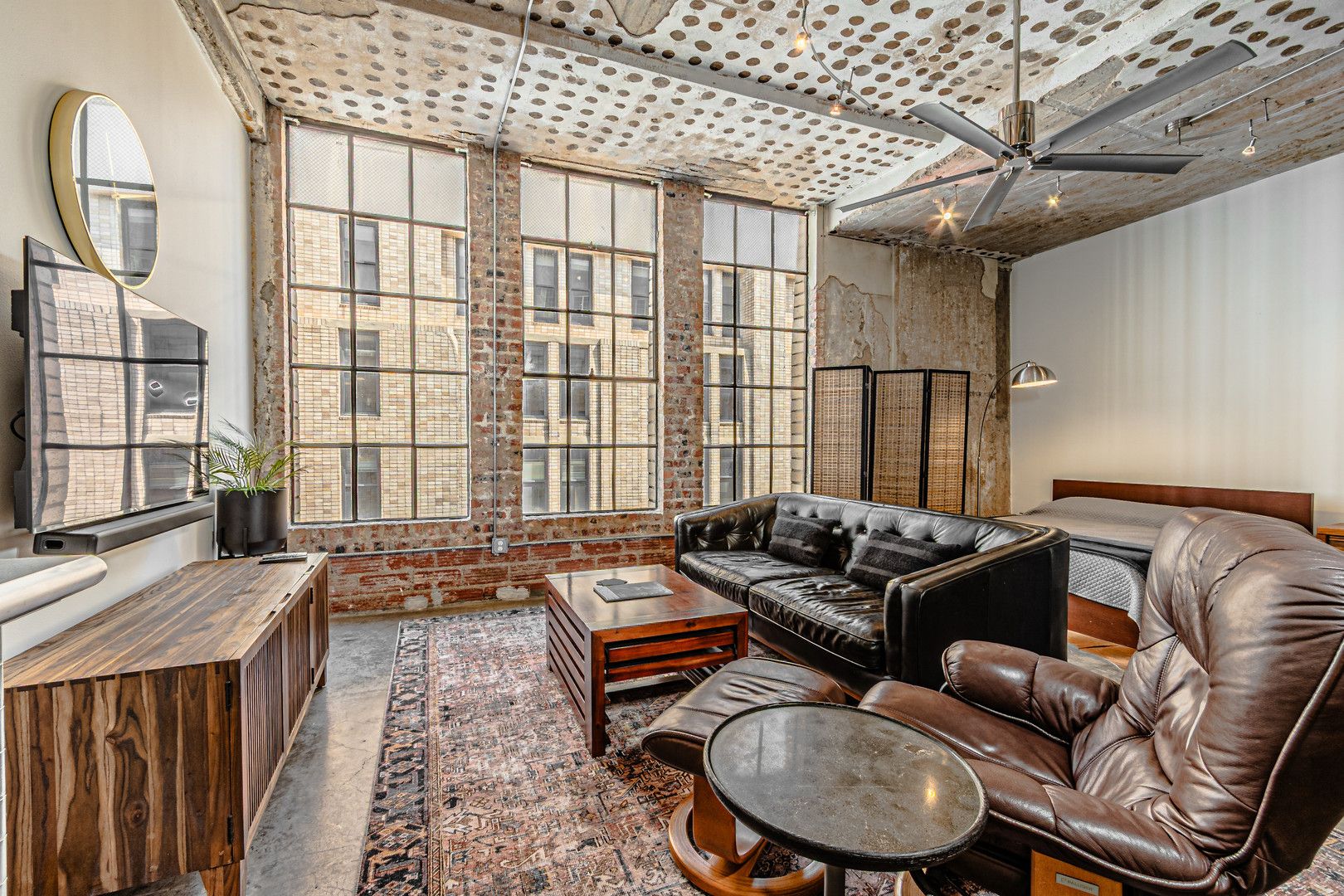 Dallas Condo: 1122 Jackson St