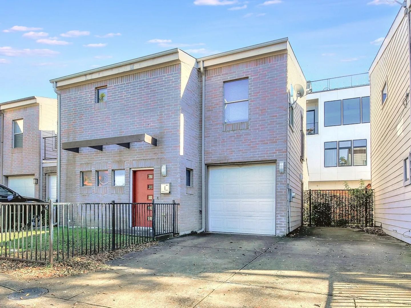 Dallas Townhome: 1418 Beaumont St