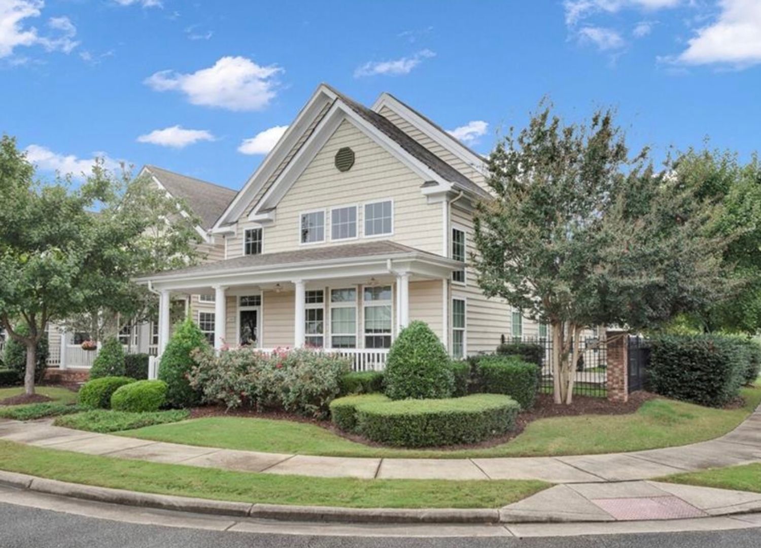 Suffolk House: 3000 Duke of Norfolk St