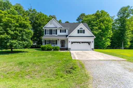 Smithfield: 4 Bedrooms 2.5 Bathroom