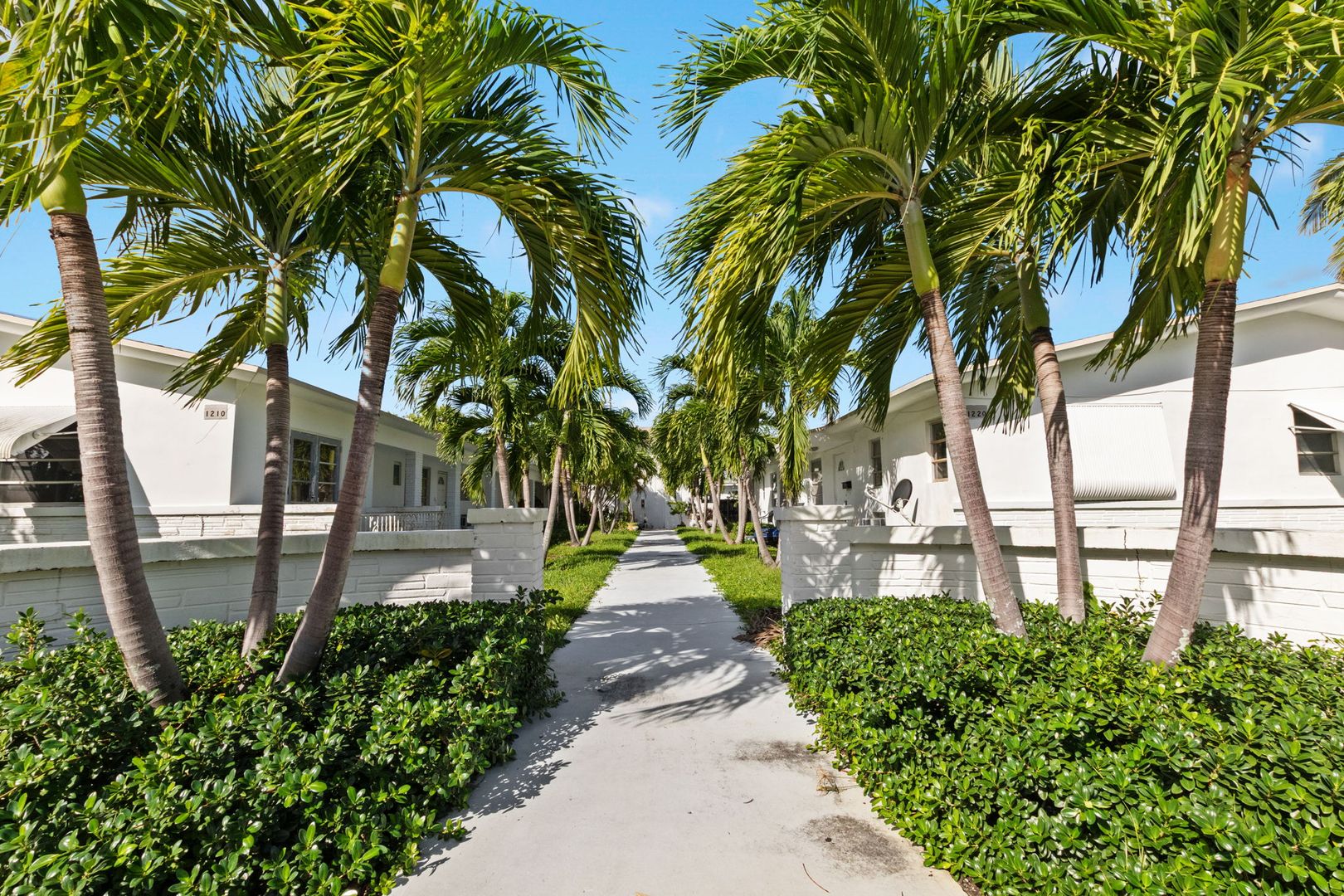 Hollywood Apartment: 1210-1220 N 16th Ct