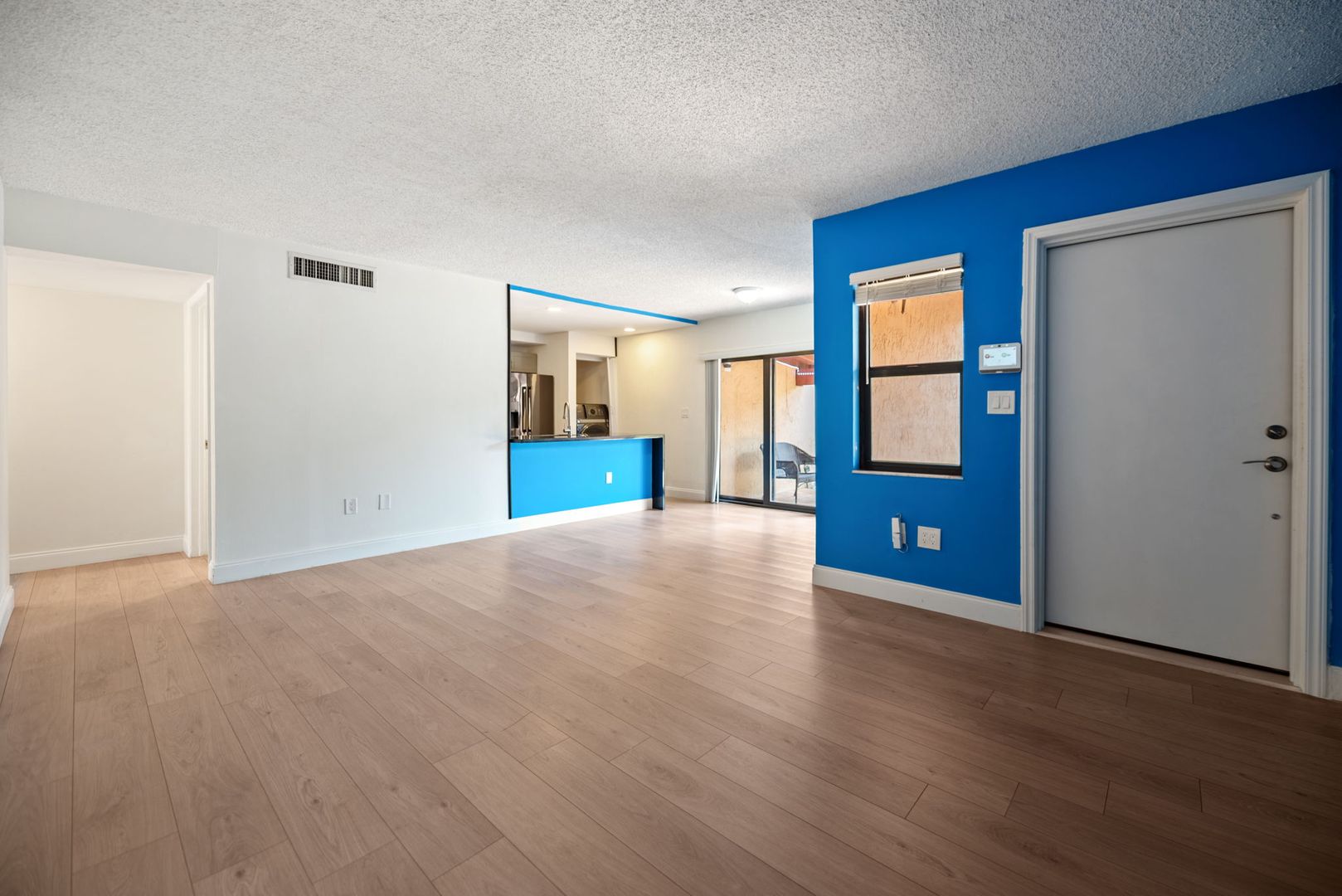 Miami House: 201 W Park Dr Apt 102-2