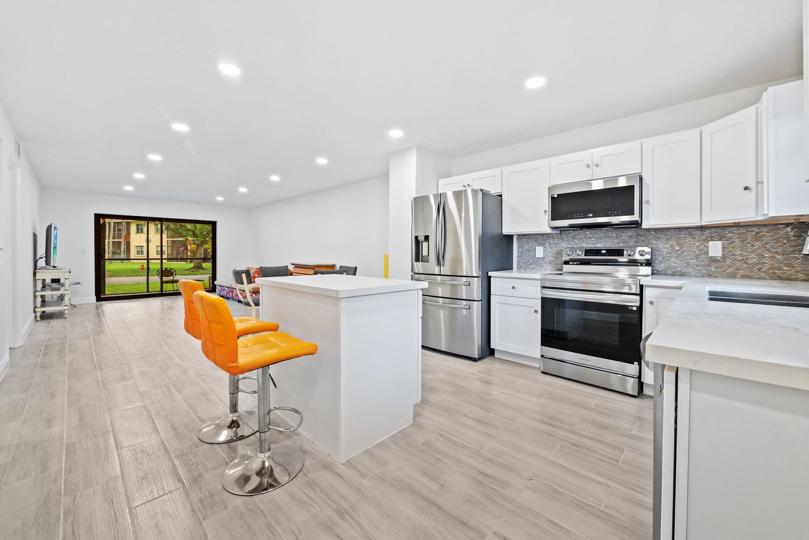 Hollywood Condo: 275 Gate Rd