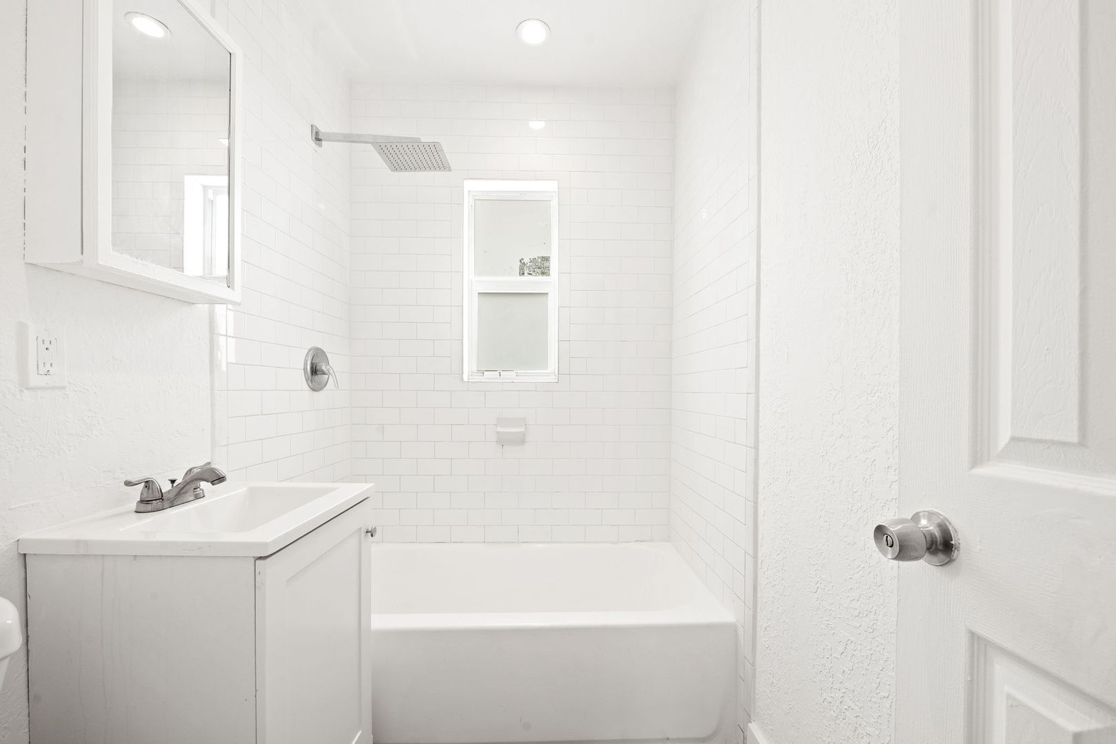 Renovated 2-Bedroom Apartment in Miami – $1,650/Month 3 of 12