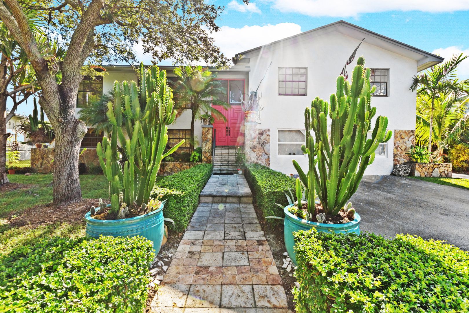 Beautiful Rustic Contemporary Duplex in Cutler Bay!
