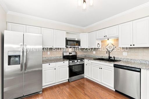 3BR/2.5BA Townhome with Finished Basement & Private Deck