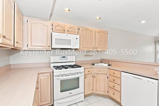 Spacious 3-Bed 2.5-Bath Townhome in Newtown Gate