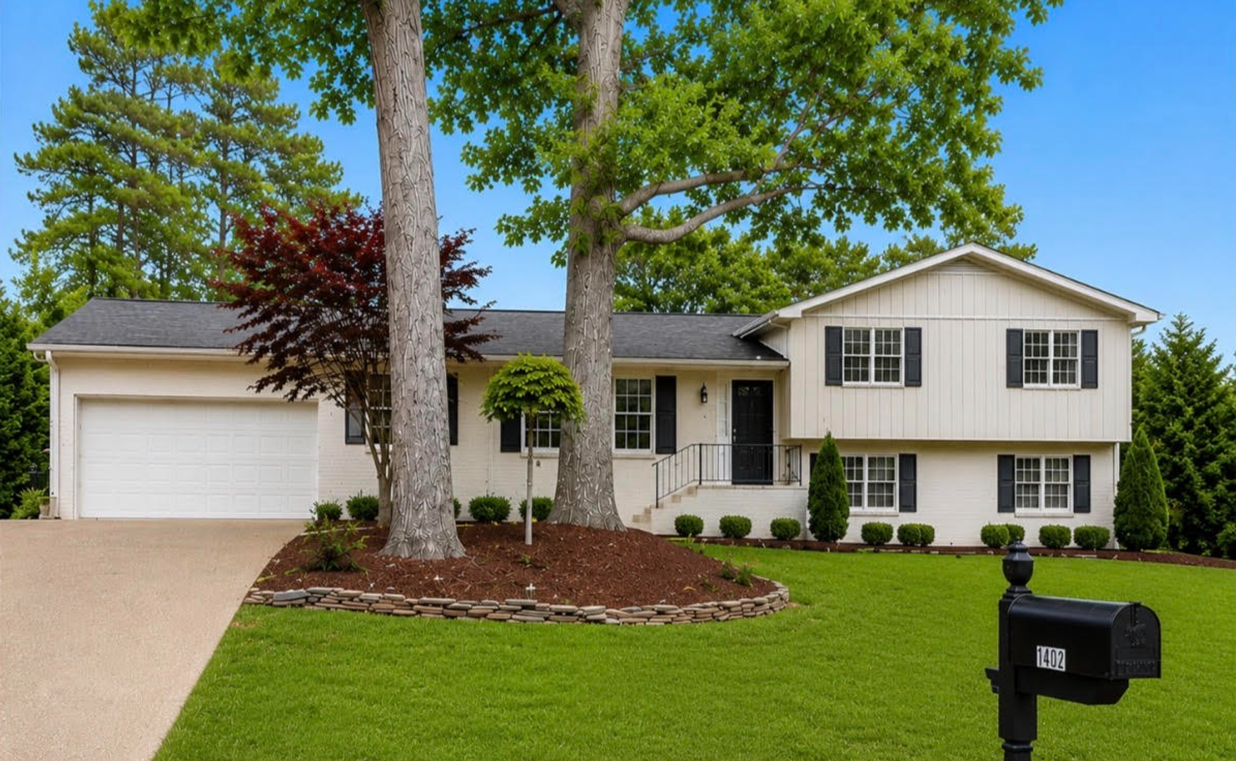 Raleigh House: 1402 Hedgelawn Way