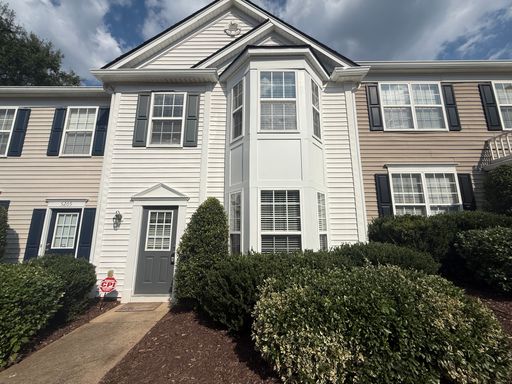 Charming 3BD, 2.5BA Raleigh Townhome in a Prime Location Near RDU Airport, Brier Creek, and North Hills – photo 1