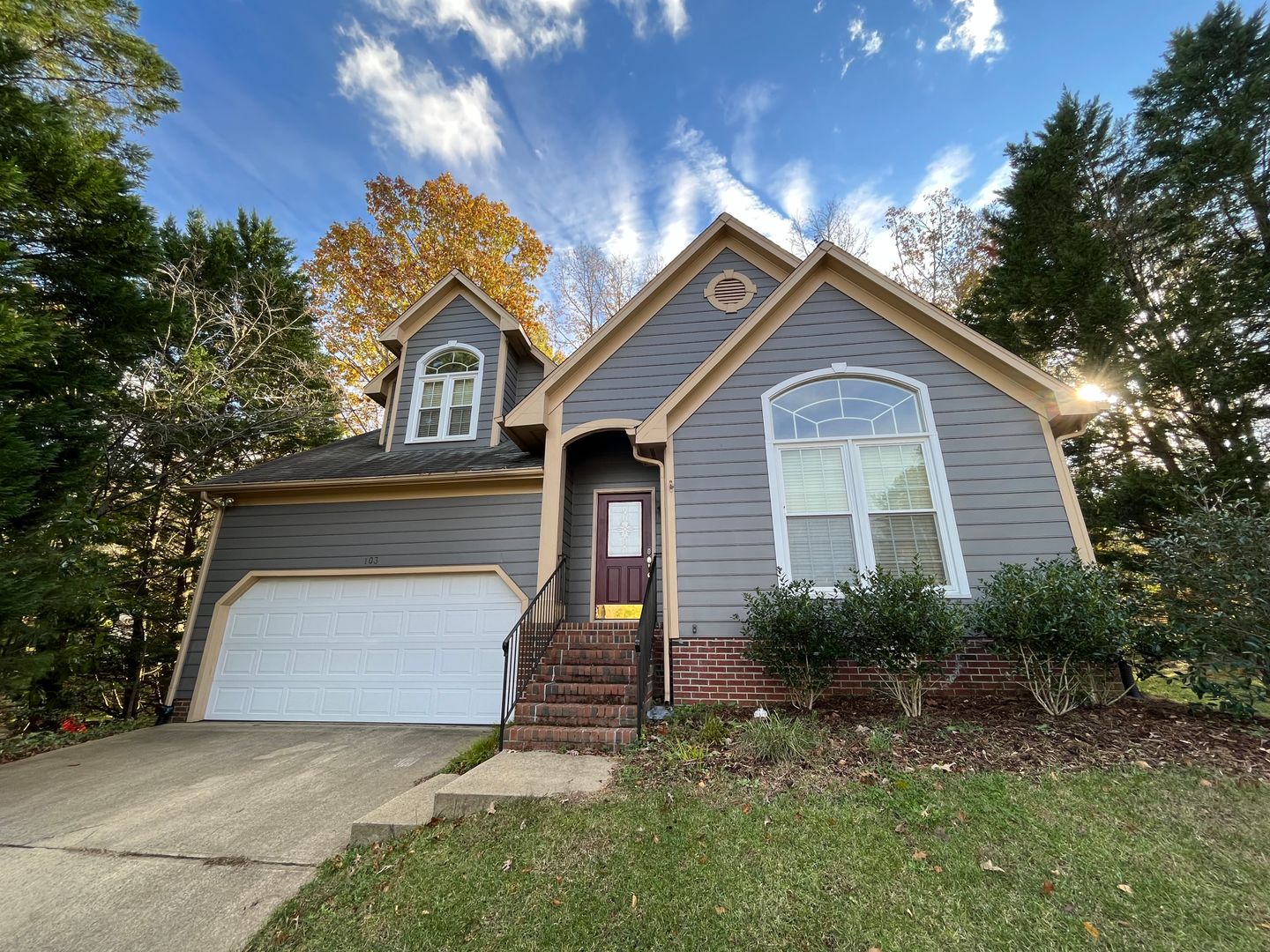 Cary House: 103 Wabash Cir