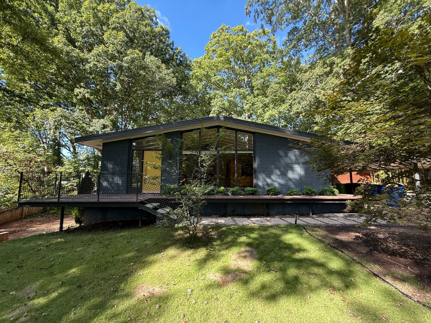 Raleigh House: 3322 Ocotea Street