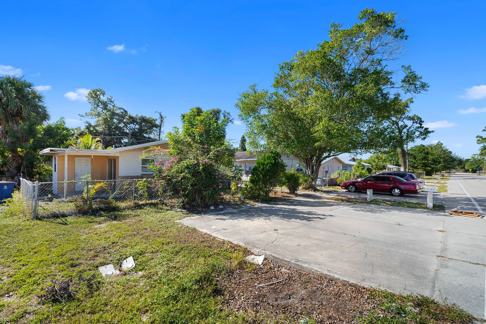 Fort Myers Apartment: 1706-1708 Cypress Dr
