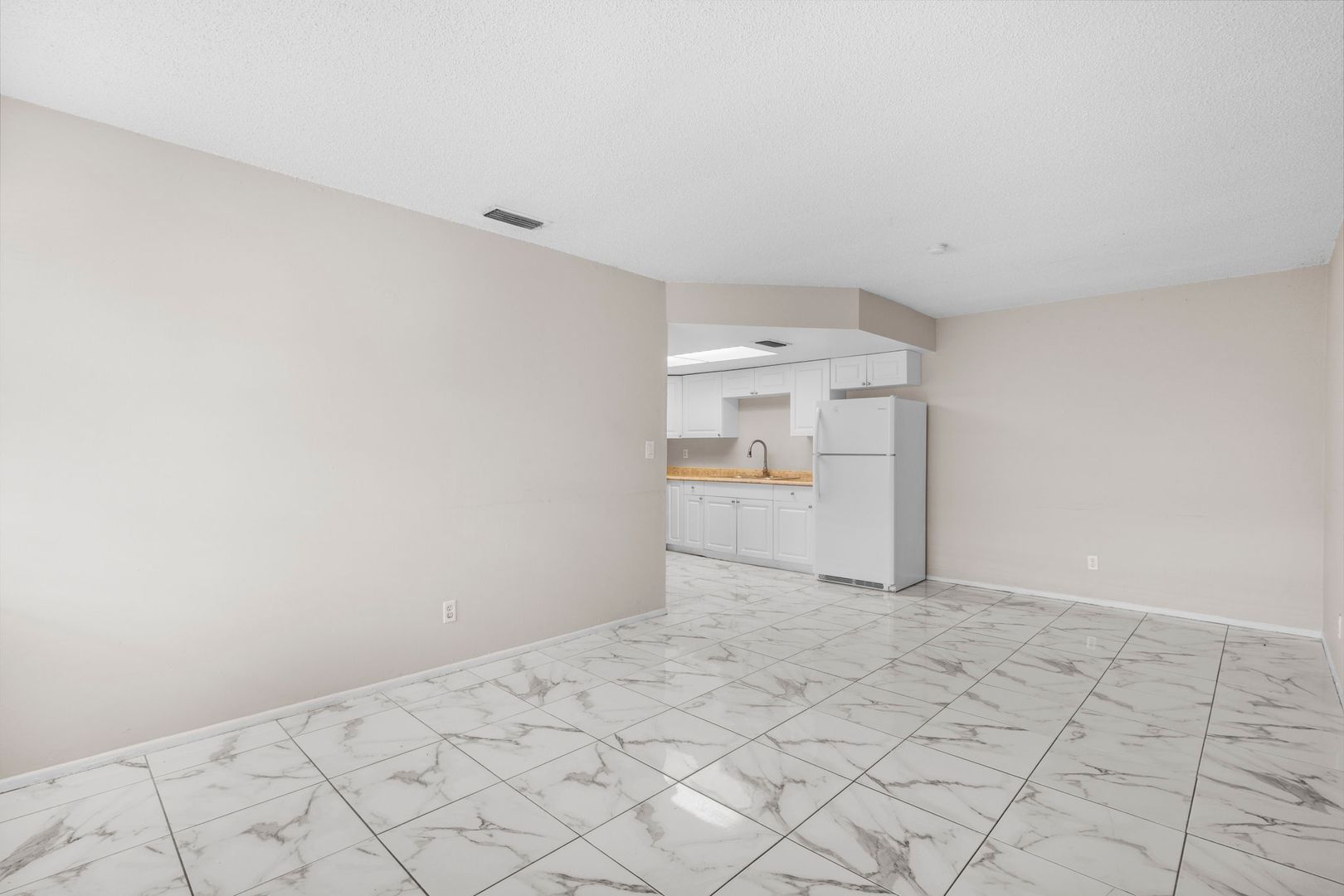 Fort Myers Apartment: 3656-3658-3660 Seminole Ave