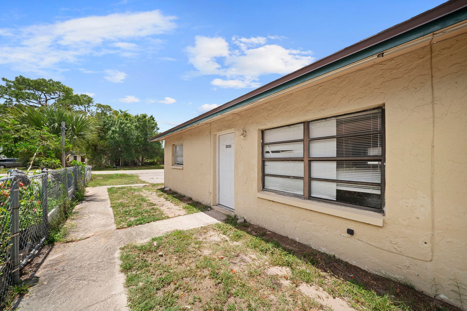 Fort Myers Apartment: 5551-5553 5th Ave