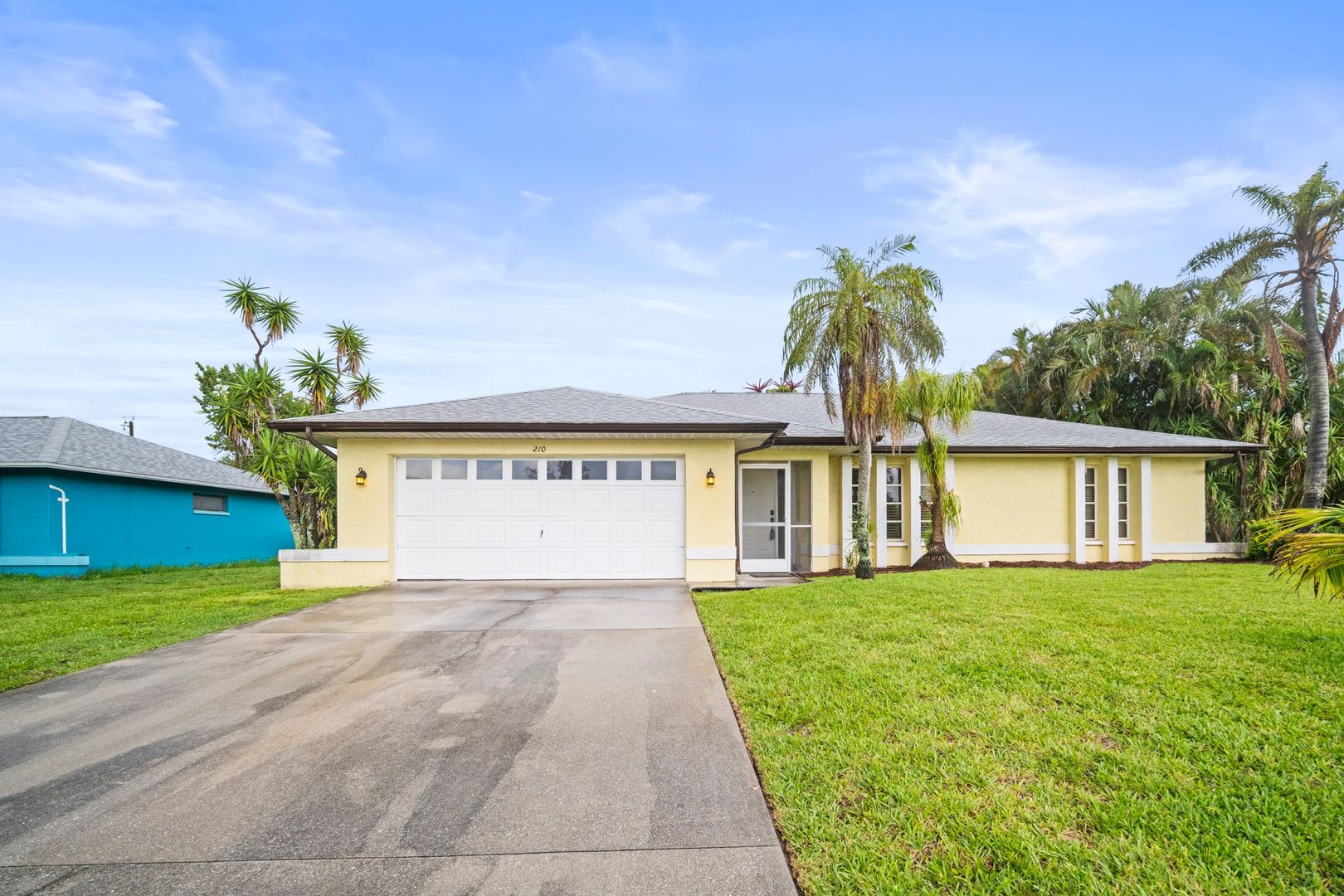 Cape Coral House: 210 NE 10th ave