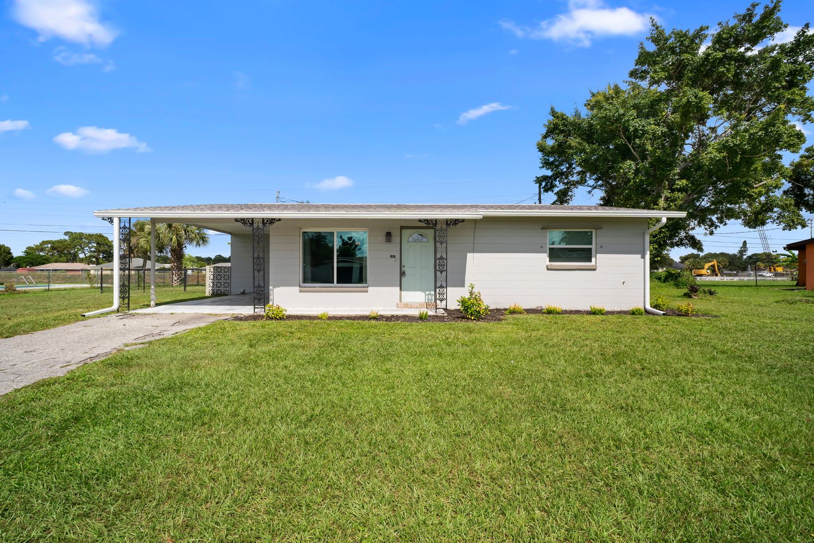 LEHIGH ACRES House: 211 E JASMINE RD