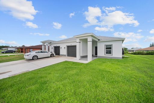 Newer Lehigh Acres duplex offers 3 bedrooms, 2 bathrooms – photo 1