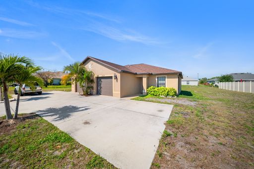 2820 SW 7th Pl, Cape Coral, FL 33914