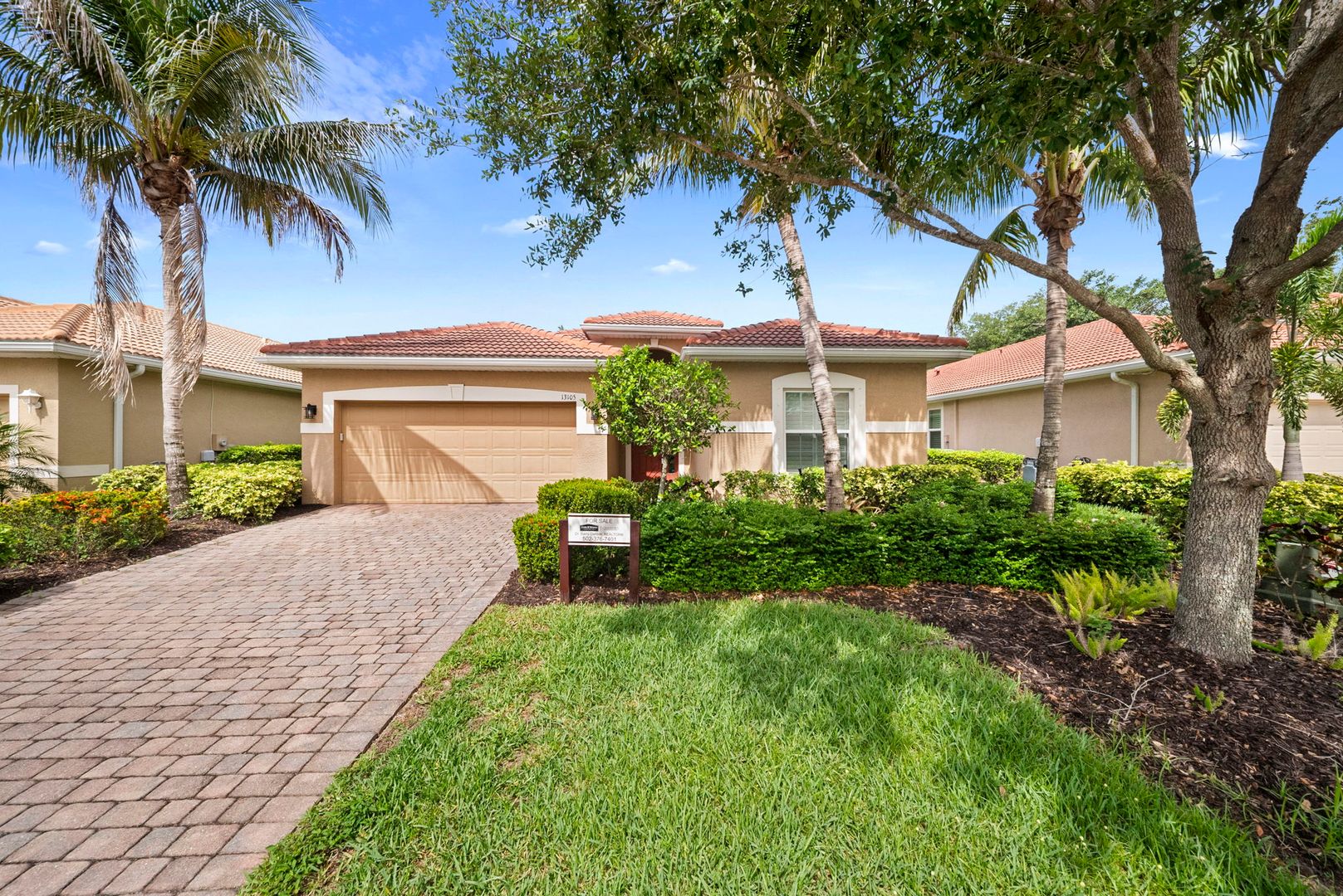 North Fort Myers House: 13105 SILVER THORN LOOP