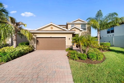 Amazing 2 story home 4 bedrooms + DEN and 3 bathrooms with a stunning POOL