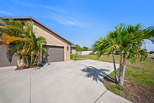 2820 SW 7th Pl, Cape Coral, FL 33914