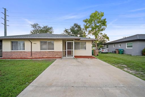 Beautiful 2-bedroom, 2-bathroom apartment, perfectly located in Cape Coral – photo 1