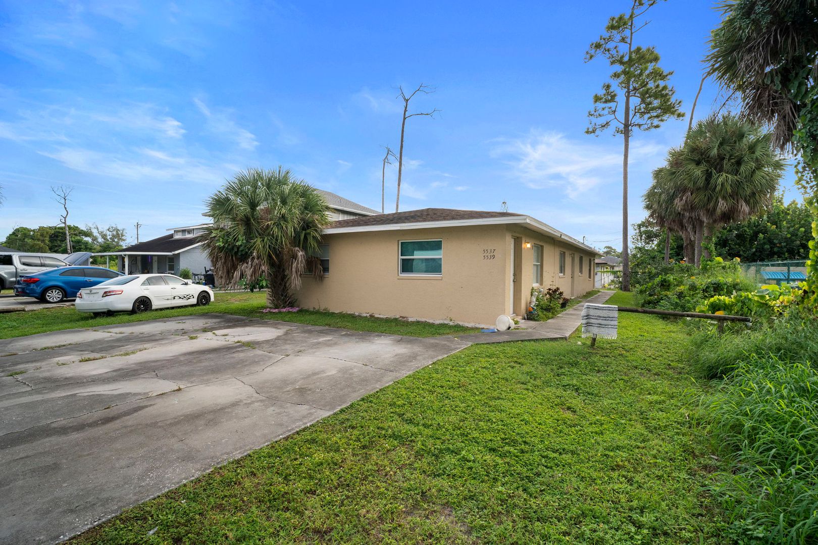 Fort Myers Apartment: 5537-5539 10th Ave