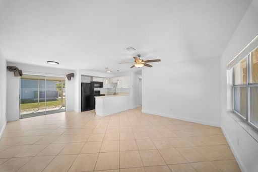 Beautiful 2-bedroom, 1-bath apartment in Fort Myers – photo 1