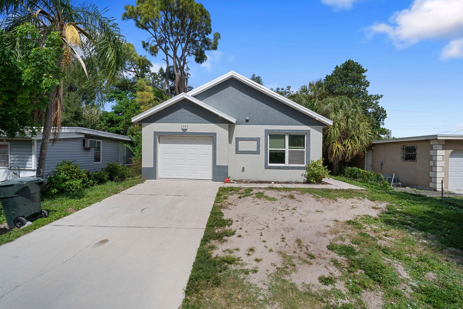 Fort Myers House: 3309 Armstrong Ct
