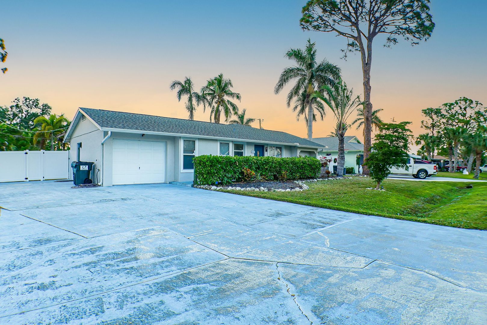 Fort Myers House: 7189 Vassar Dr