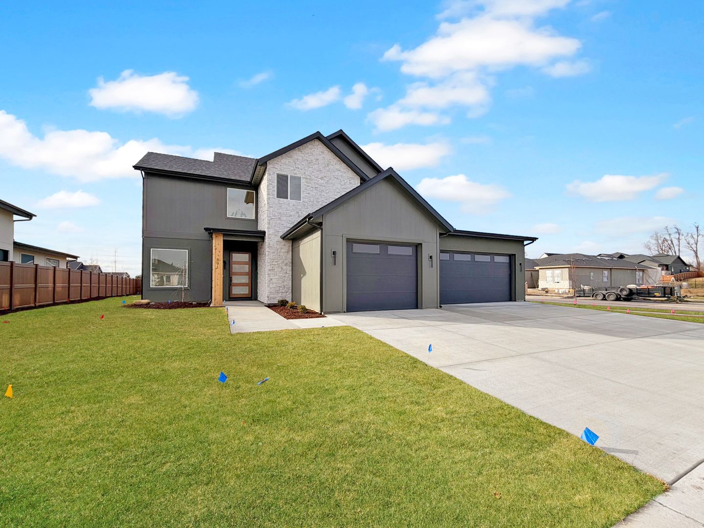 Eagle House: 891 N Gracie Ave